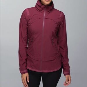 Lululemon Ultra Glyde Rain Runner Jacket in Rust Berry Size 6